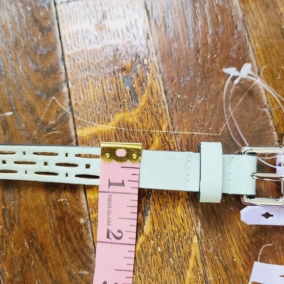 NWT Madden Girl Perforated Light Gray Skinny Belt Medium - Picture 5 of 5